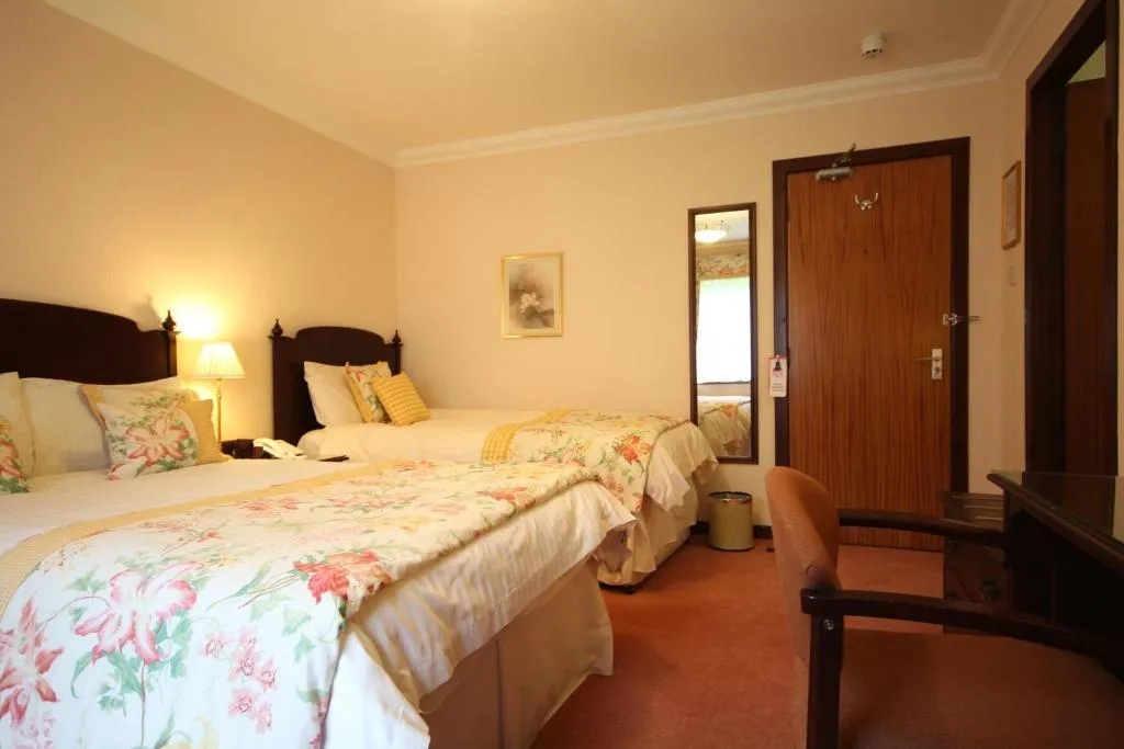 Strathburn Hotel Twin Room1