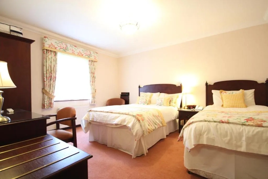 Strathburn Hotel Twin Room3